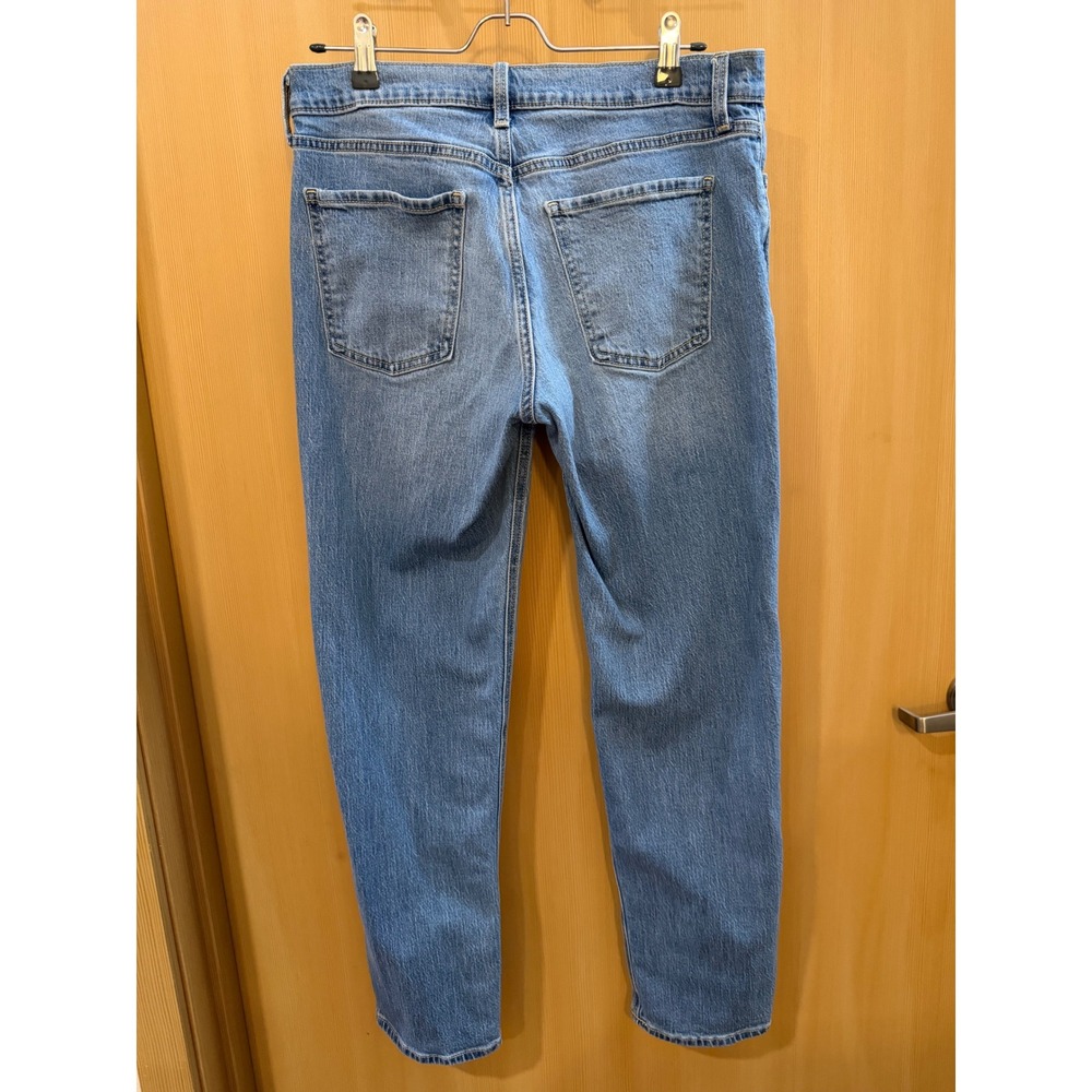 Old Navy Wow Boyfriend Jeans Light Wash Mid Rise Size 6 Blue Straight Leg Denim - Picture 2 of 8